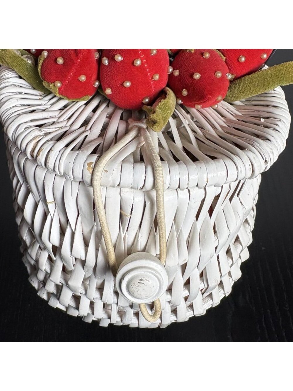 Vintage Mid-Century White Wicker Basket Purse Strawberry Theme Pinup Japan - Picture 3 of 16